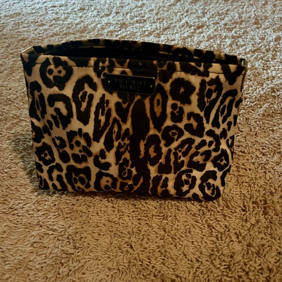 Victoria's Secret Wild Leopard Cosmetic Pouch - Picture 1 of 4